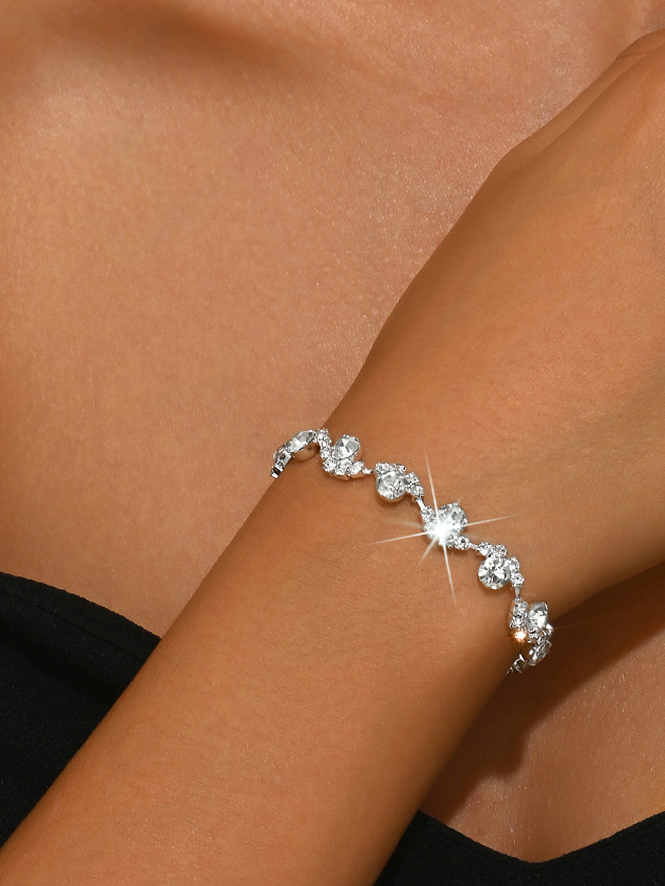 17:747 white rhinestone bracelet