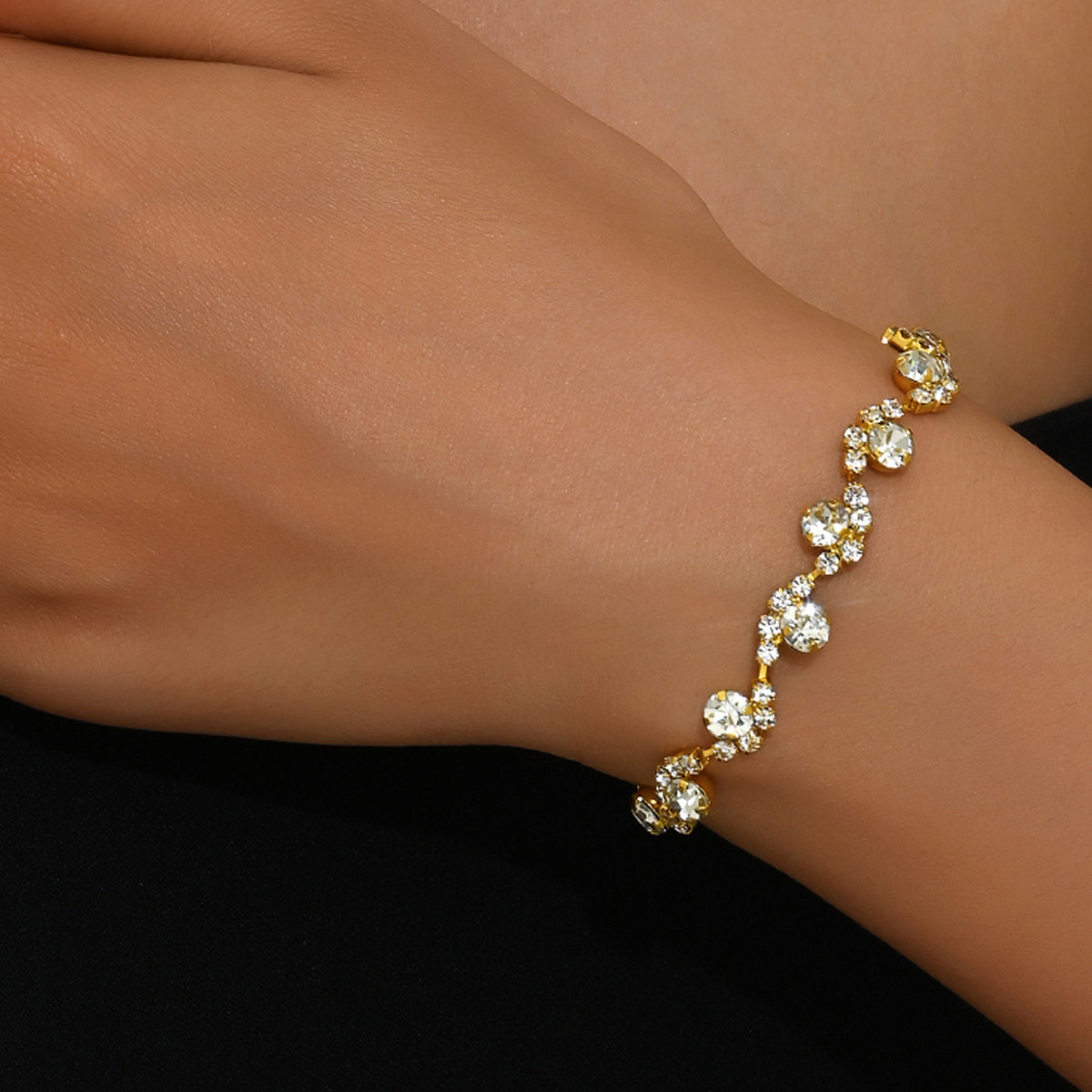 20:747 gold rhinestone bracelet