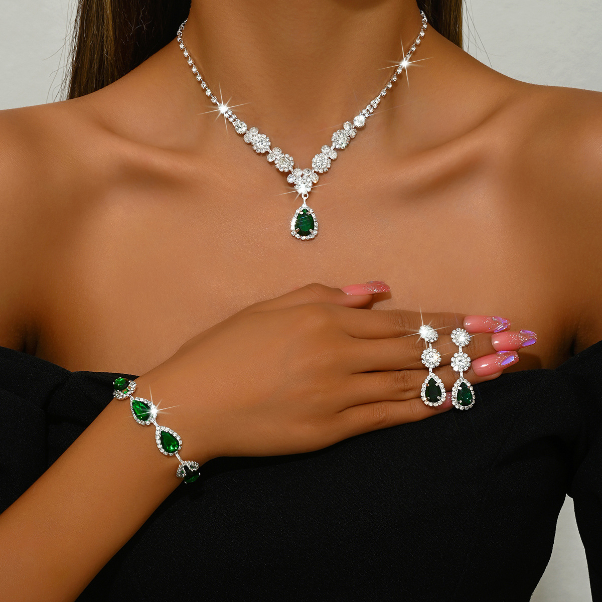 4:1544 silver green necklace earrings bracelet set