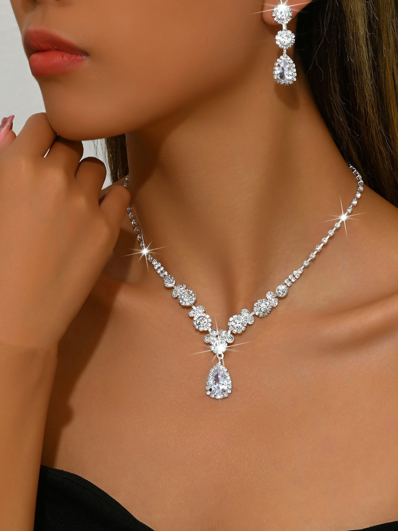 8:1544 silver white necklace earrings