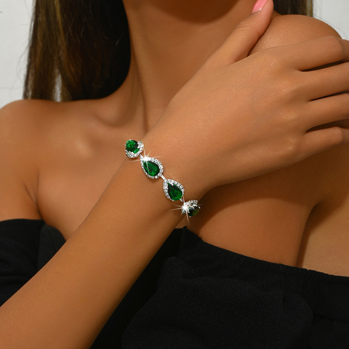 16:1544 silver green bracelet