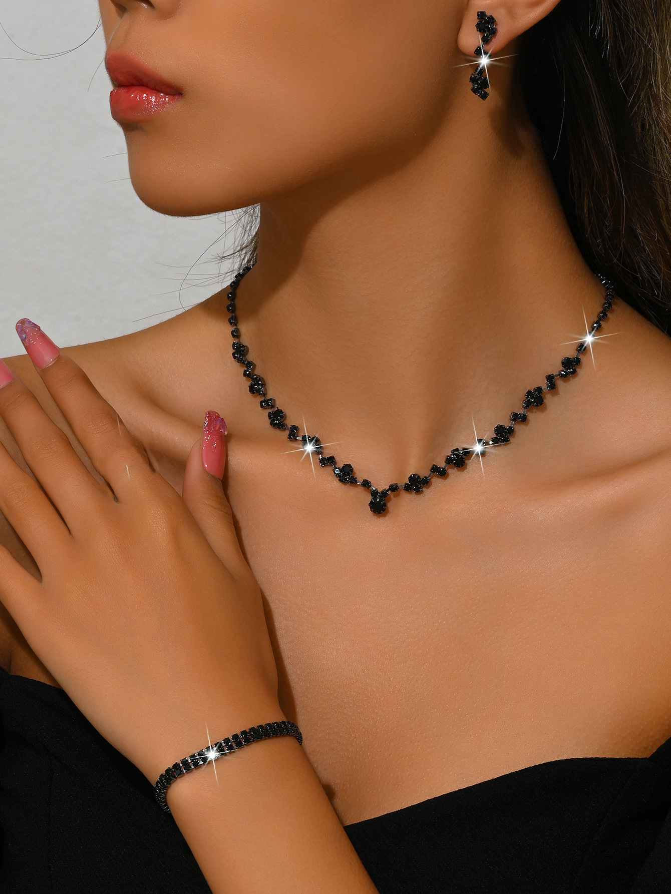 15:O black necklace earrings bracelet