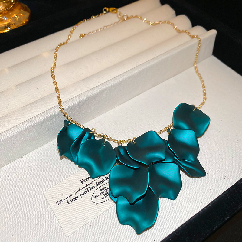 5:Green Petal Tassel Necklace