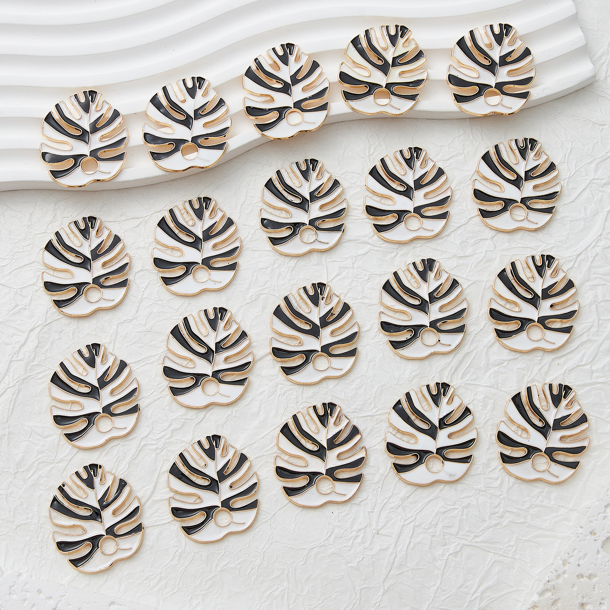 Black and white以上翻译结果来自有道神