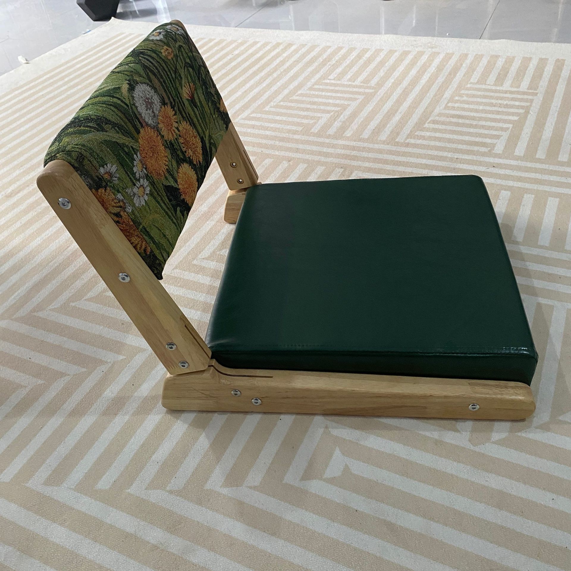 Foldable - wax leather green   wood color base