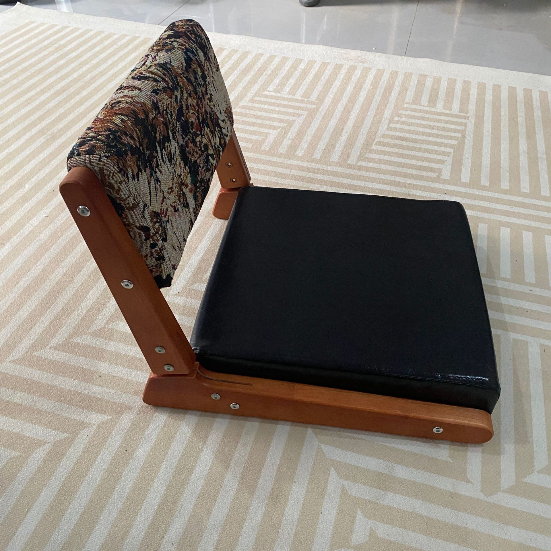 Foldable - wax leather black   cherry color base