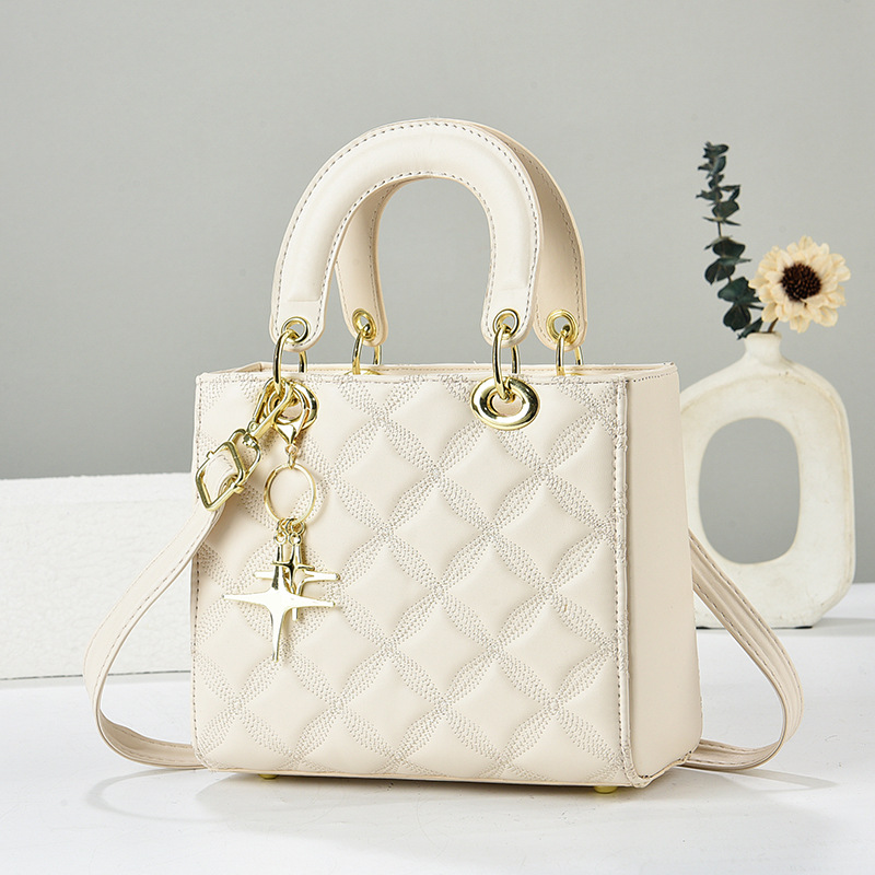 Off-white/star style