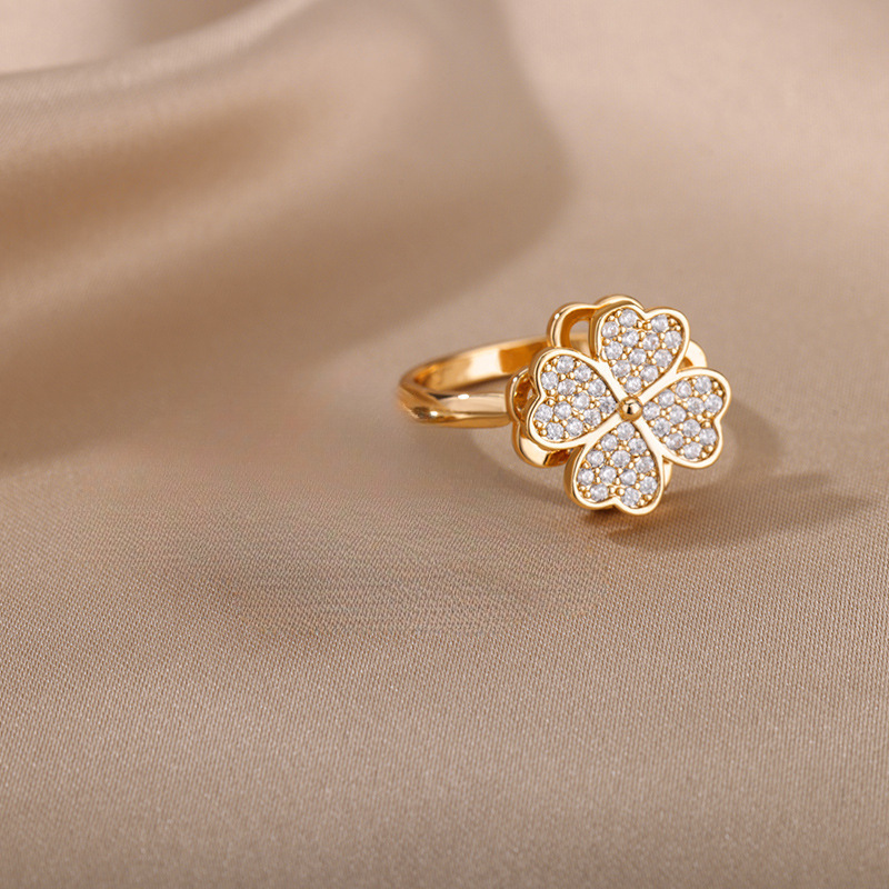 Four leaf clover heart shaped gold