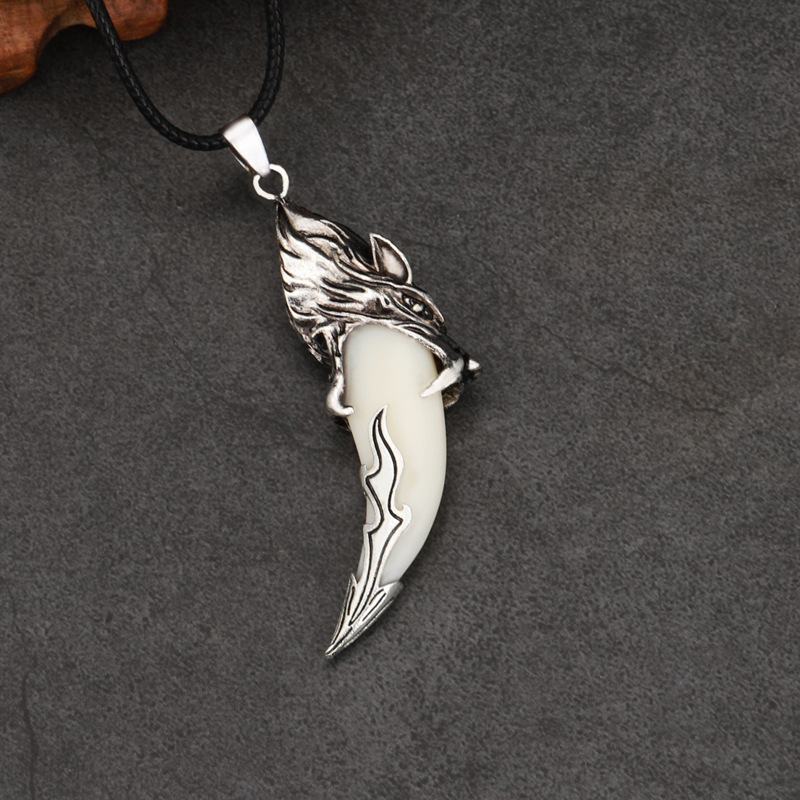 3:Pointed Spike [Leather Cord]]