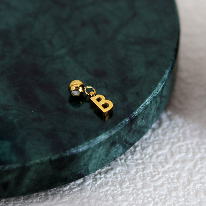 4:Letter Pendant (B)