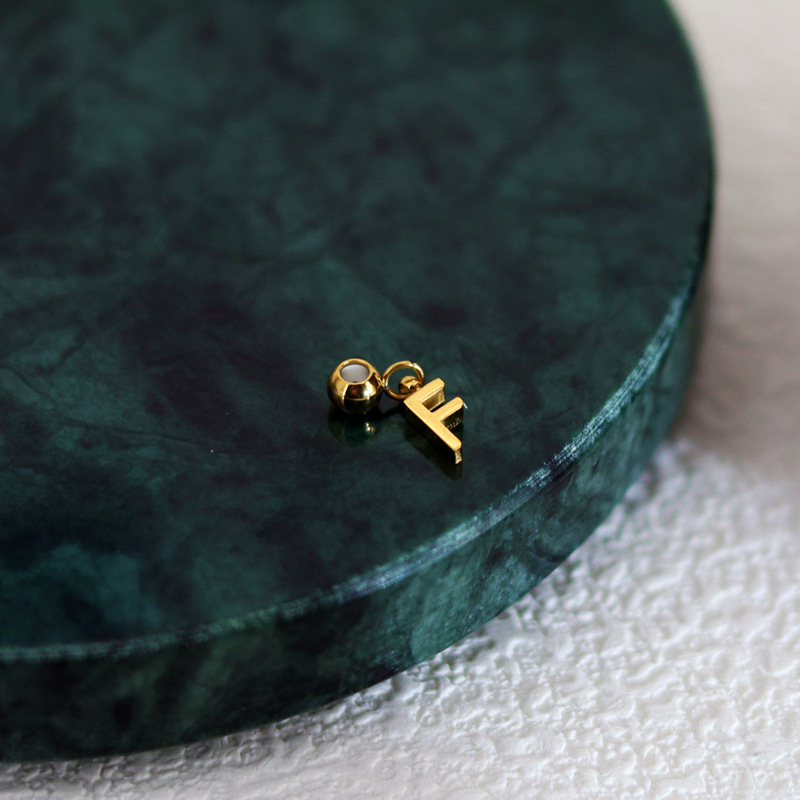 8:Letter Pendant (F)