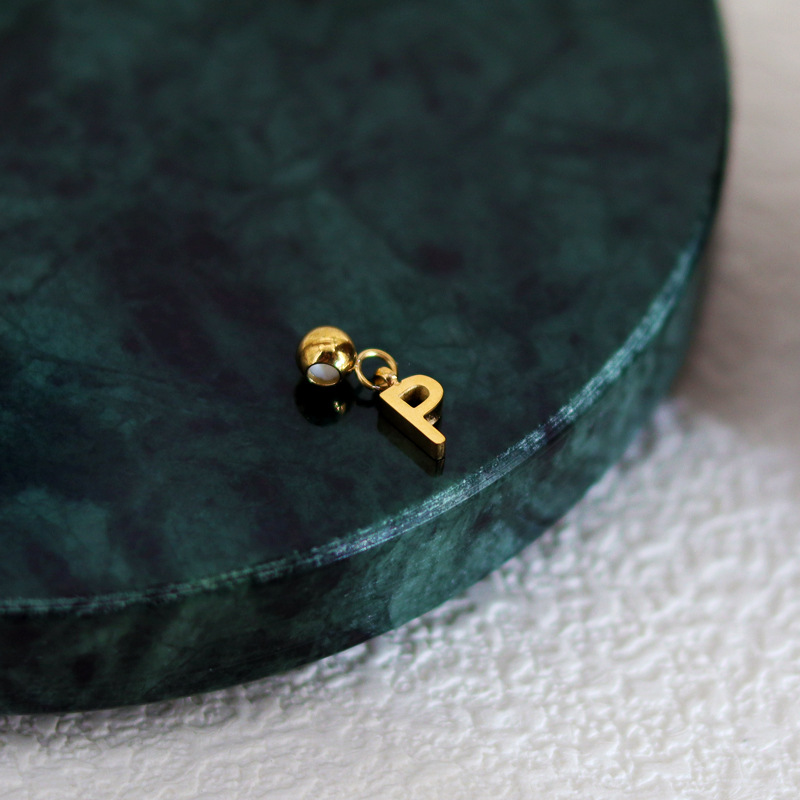 18:Letter Pendant (P)