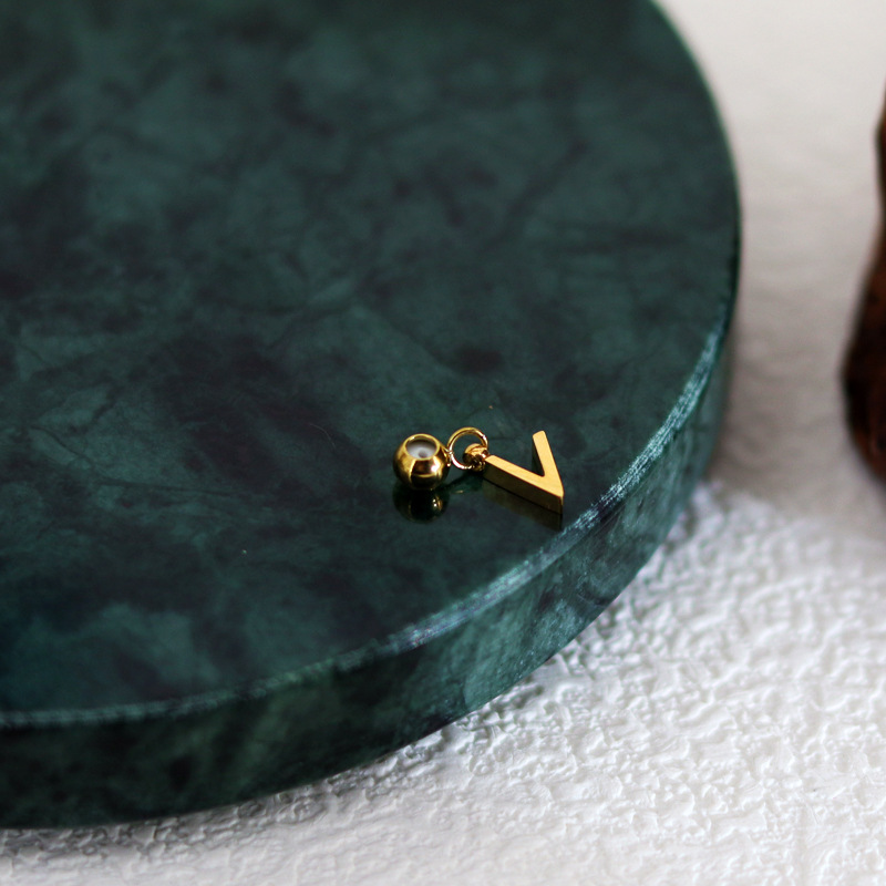 24:Letter Pendant (V)