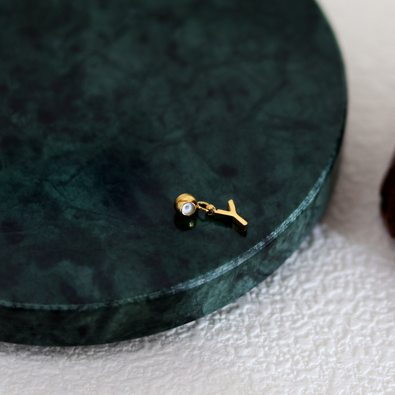 27:Letter Pendant (Y)