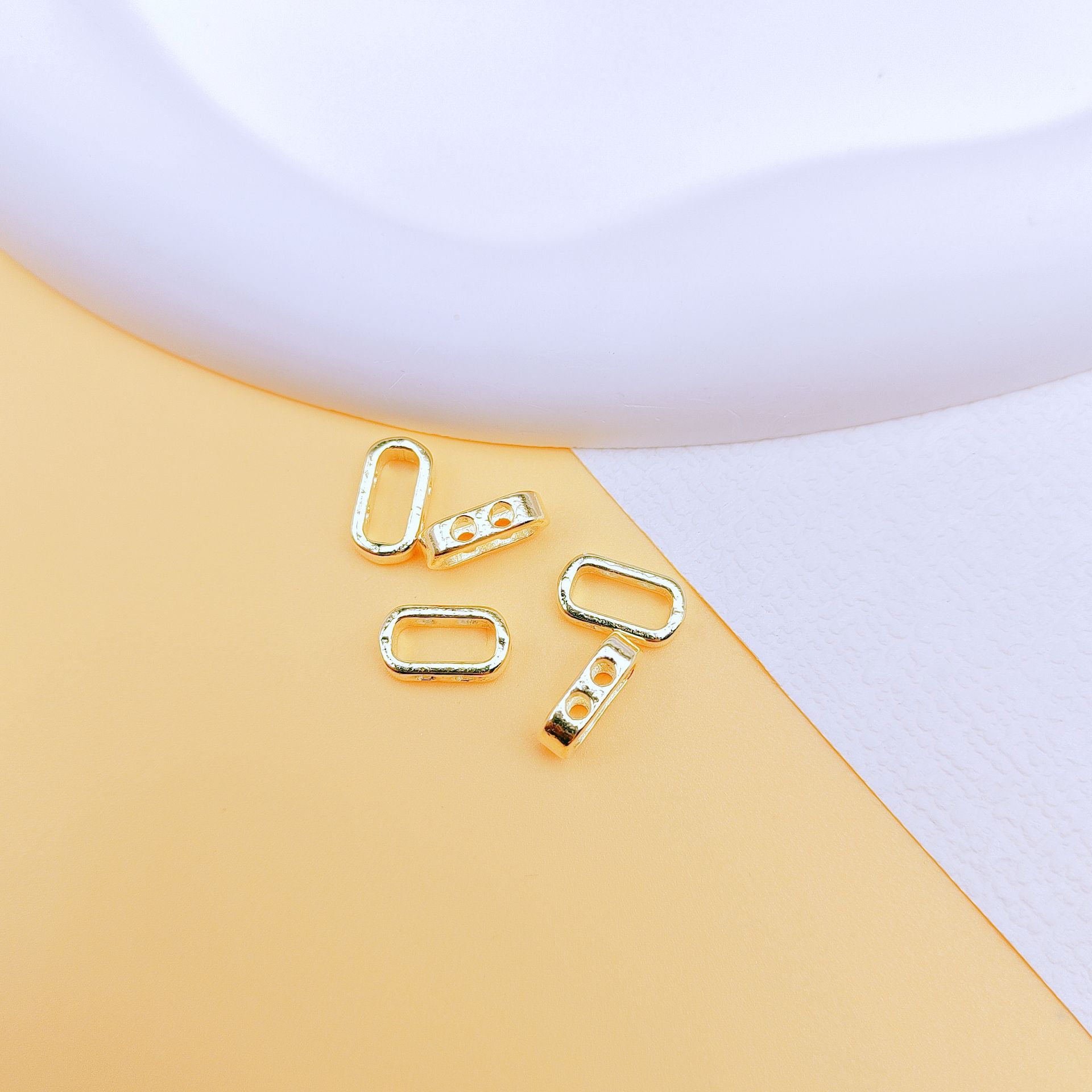 4:0233 four-hole gold