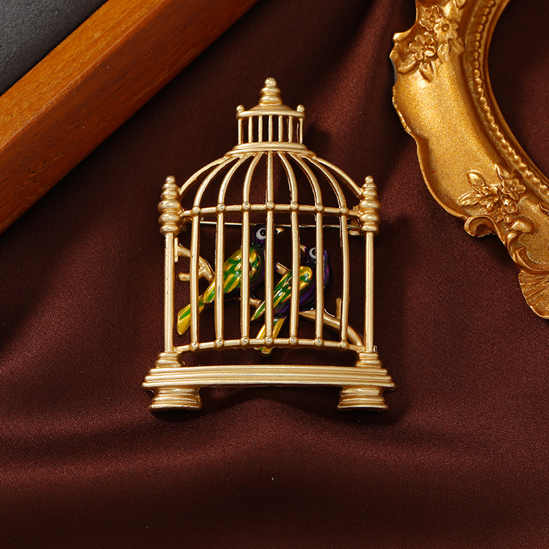 4:Dumb gold bird cage