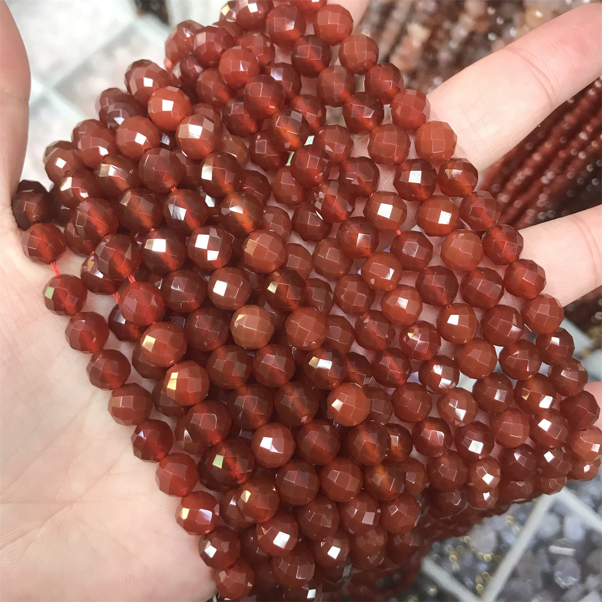 29:Faceted round beads: 8mm red agate