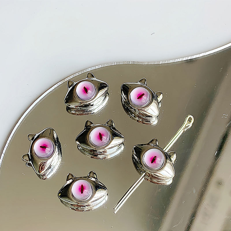 15:15 /11x15mm/silver one-eyed little monster (1)