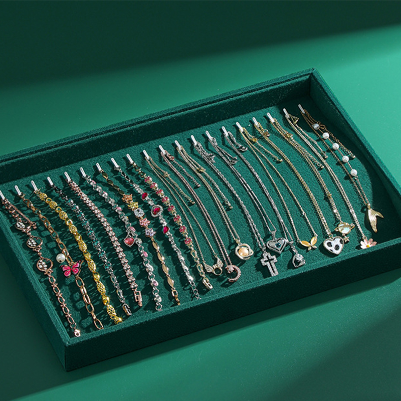 6:[Necklace plate] Green [uncovered tray]]