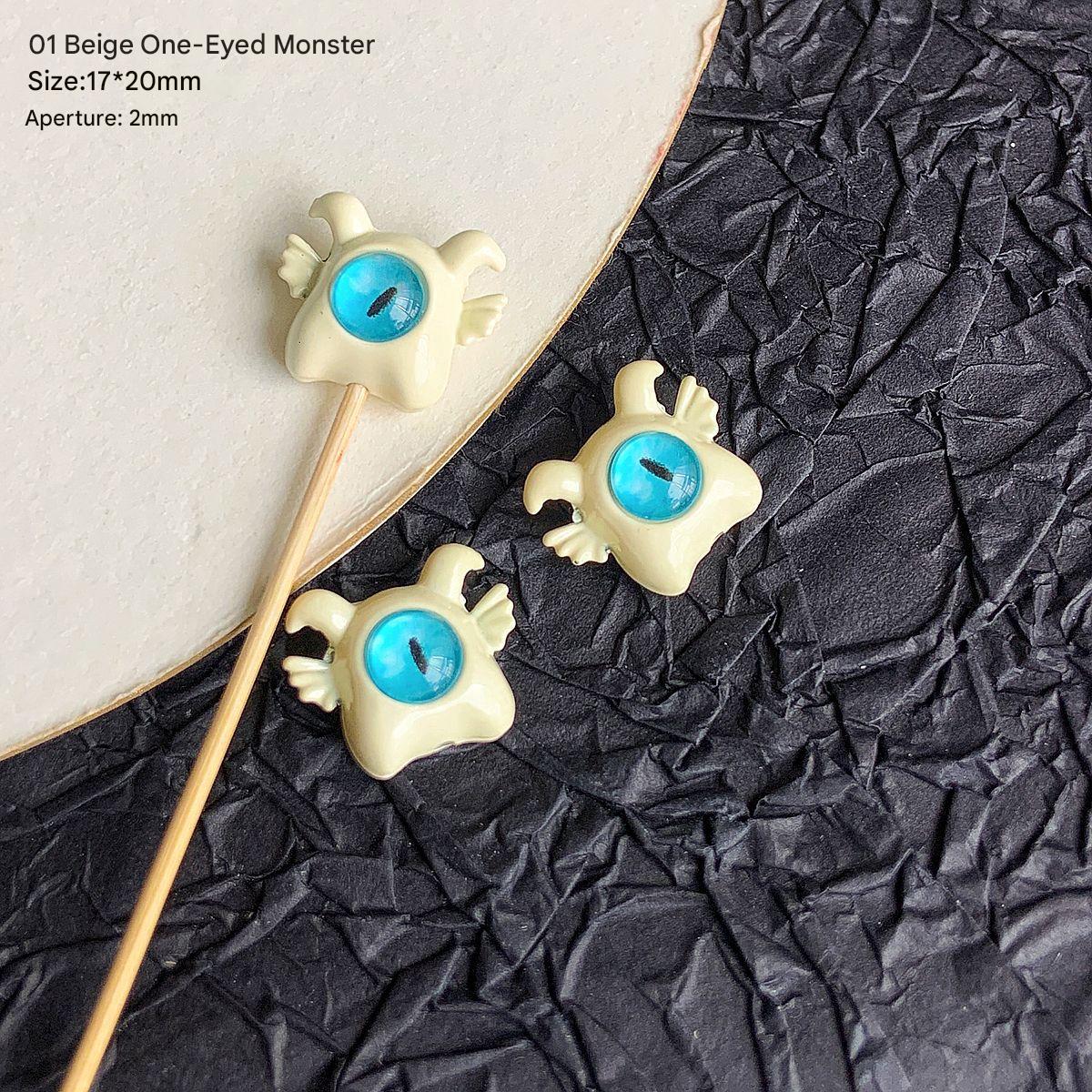 1:01/17x20mm/ beige one-eyed little monster (1)