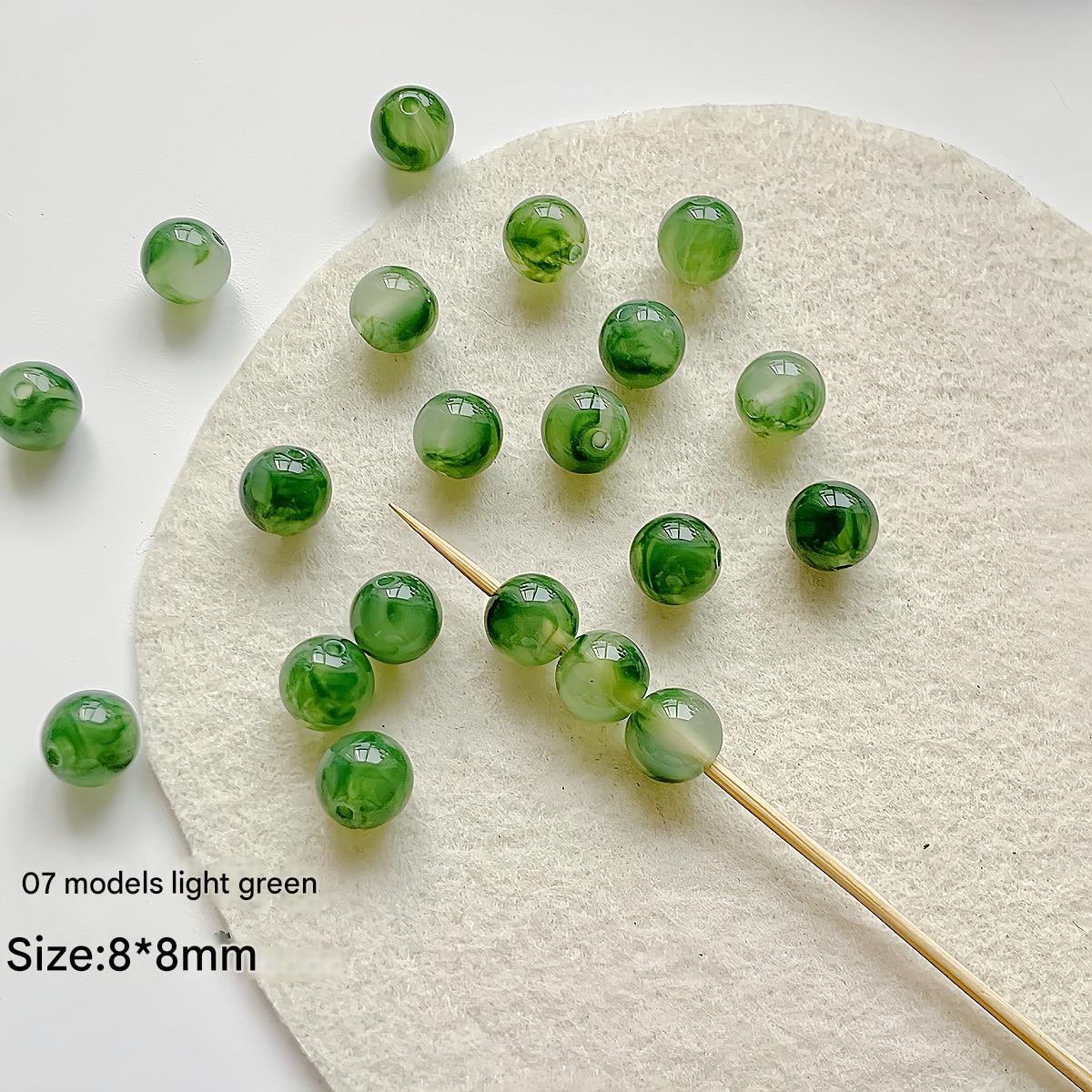 7:07 /8mm light green round beads (10)