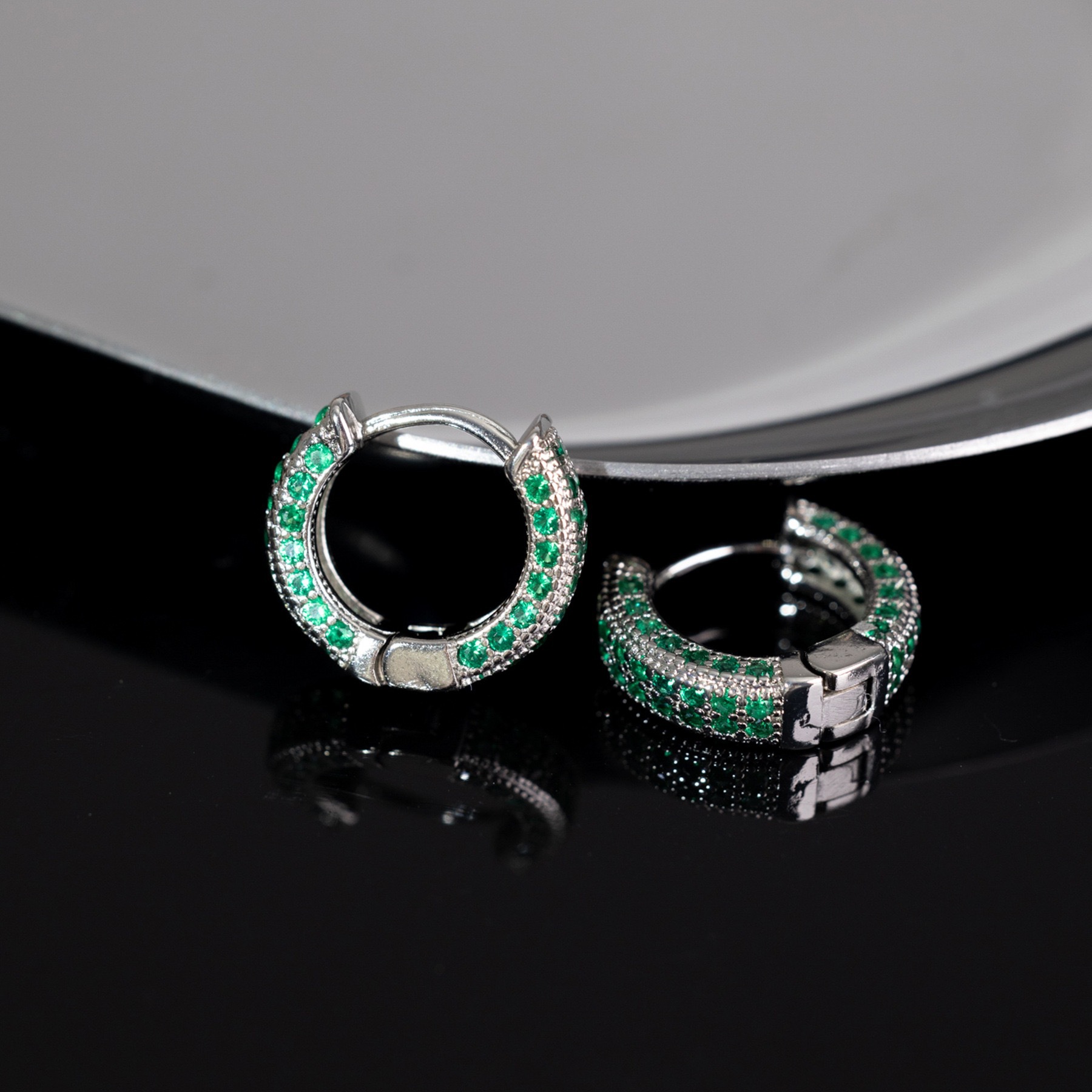 13:platinum-green Diamond (1 pair)