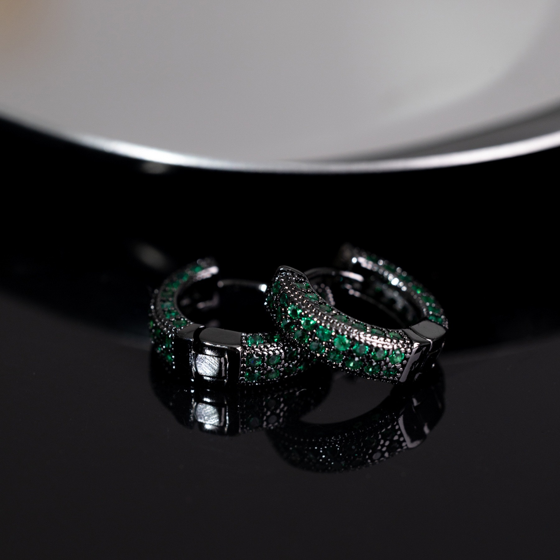 19:Gun black-green Diamond (1 pair)