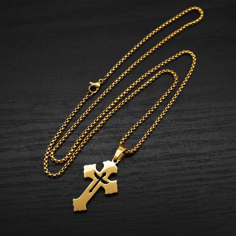 6:Model a gold with 2mm55cm square pearl chain