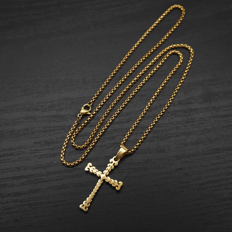 6:Model a gold with 2mm55cm square pearl chain