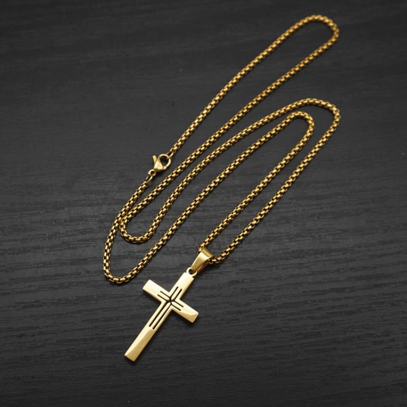6:Model a gold with 2mm55cm square pearl chain