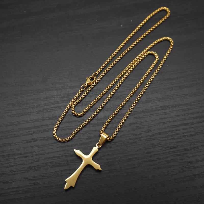 6:Model a gold with 2mm55cm square pearl chain