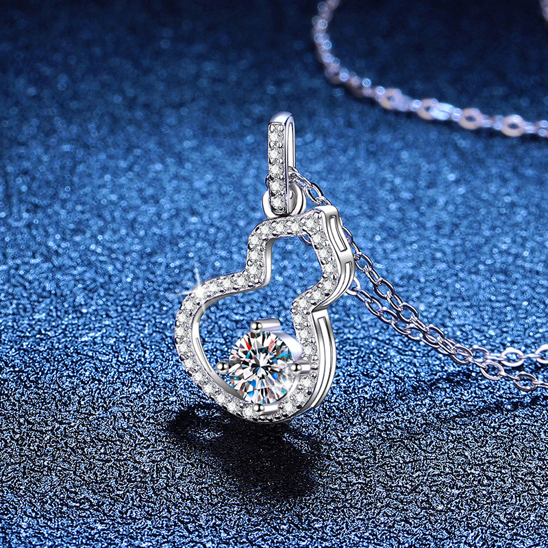 2:0.5-carat moissanite (white)