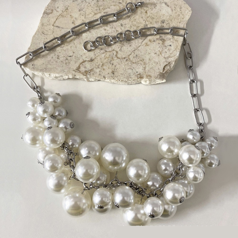 2:Pearl necklace