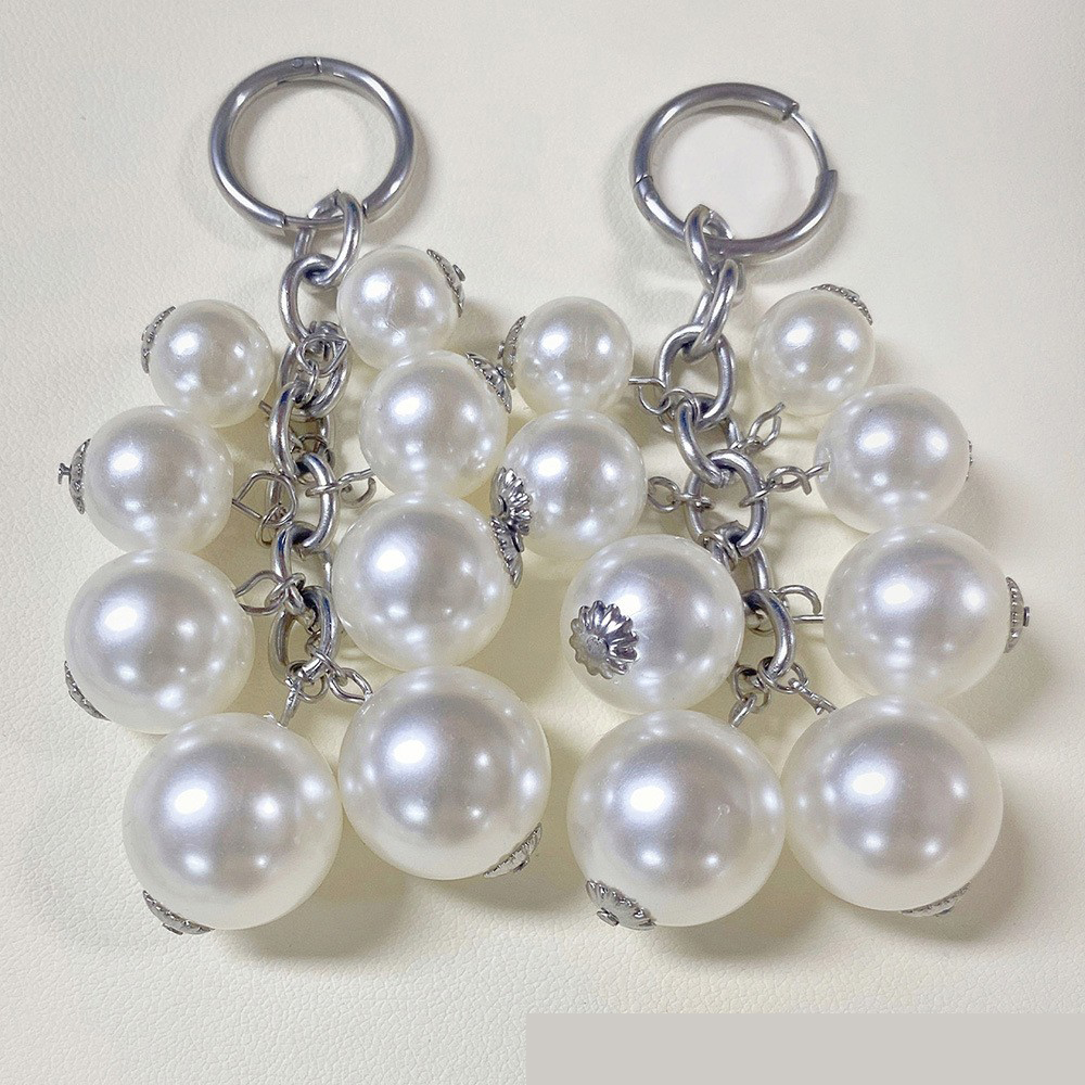 4:Pearl earrings