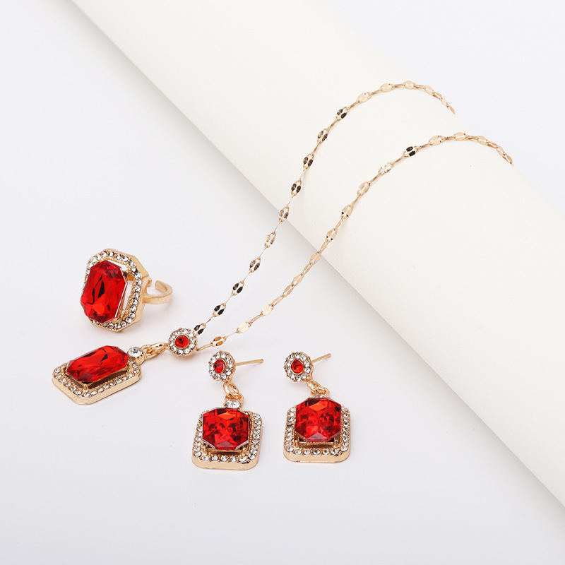 2:red jewelry three-piece set