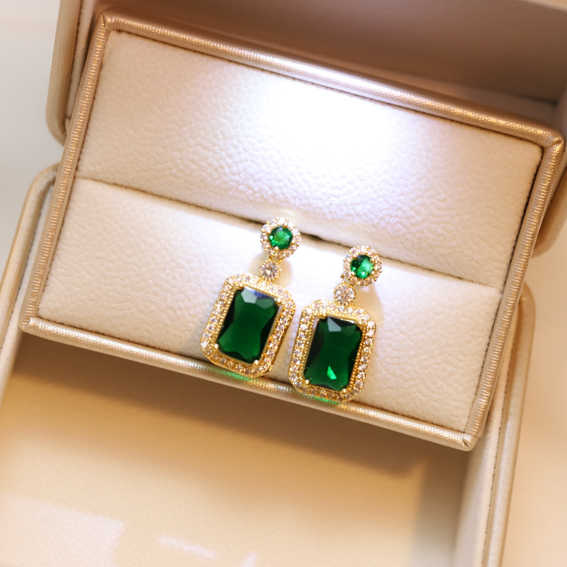 6:green earrings