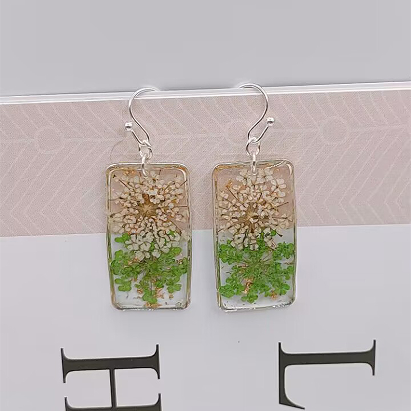 1:Silver, emerald green