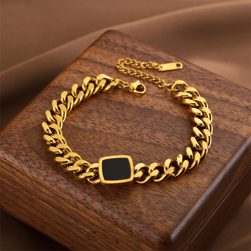 2:9035-Gold Bracelet