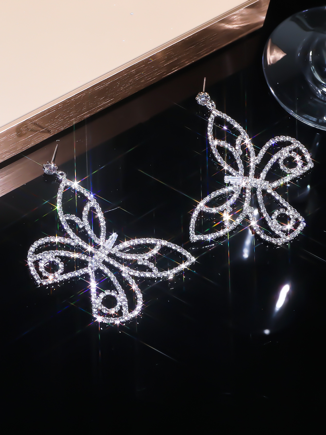 6:DTE1516305S-W silvery white