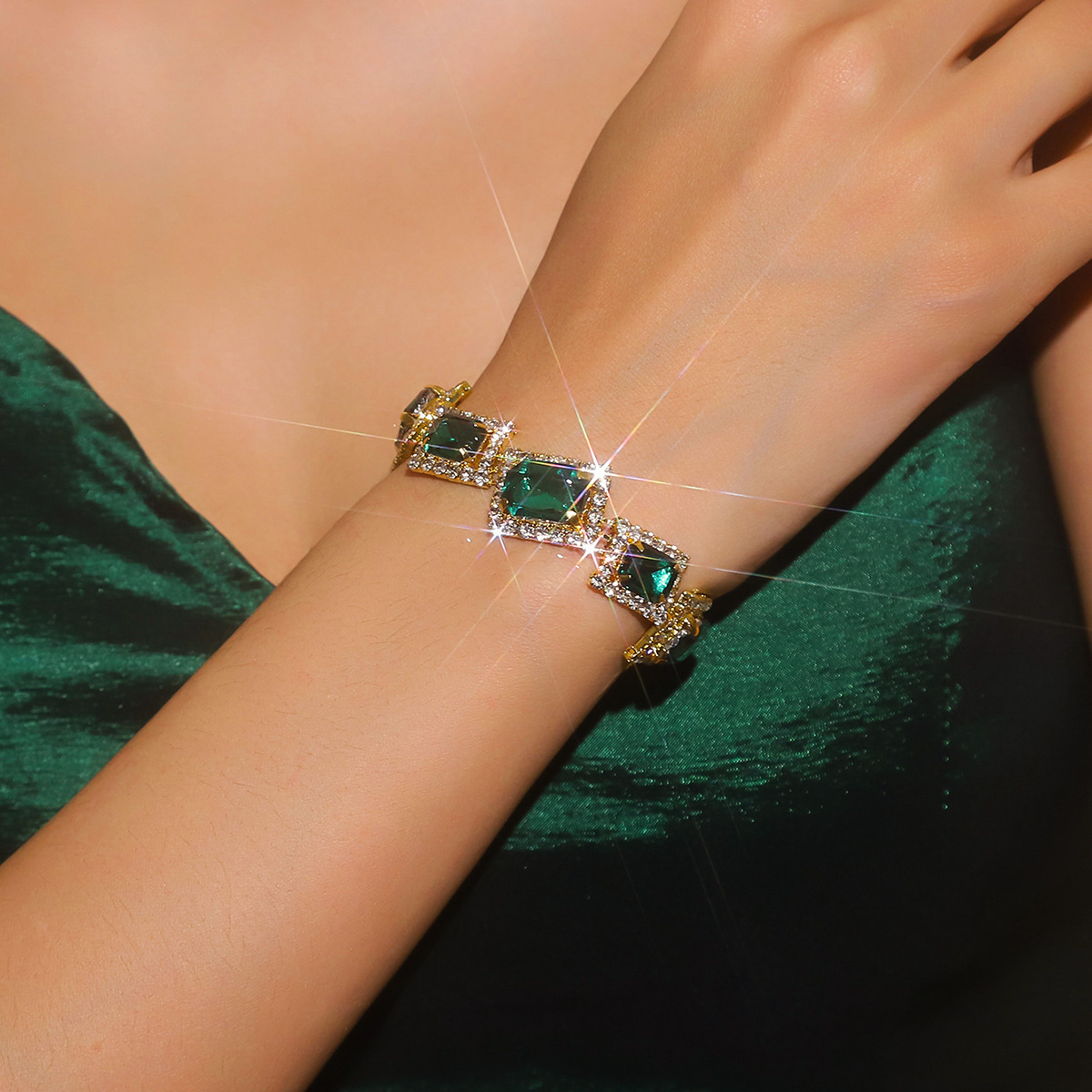 2:DTB3154020GL-EM green