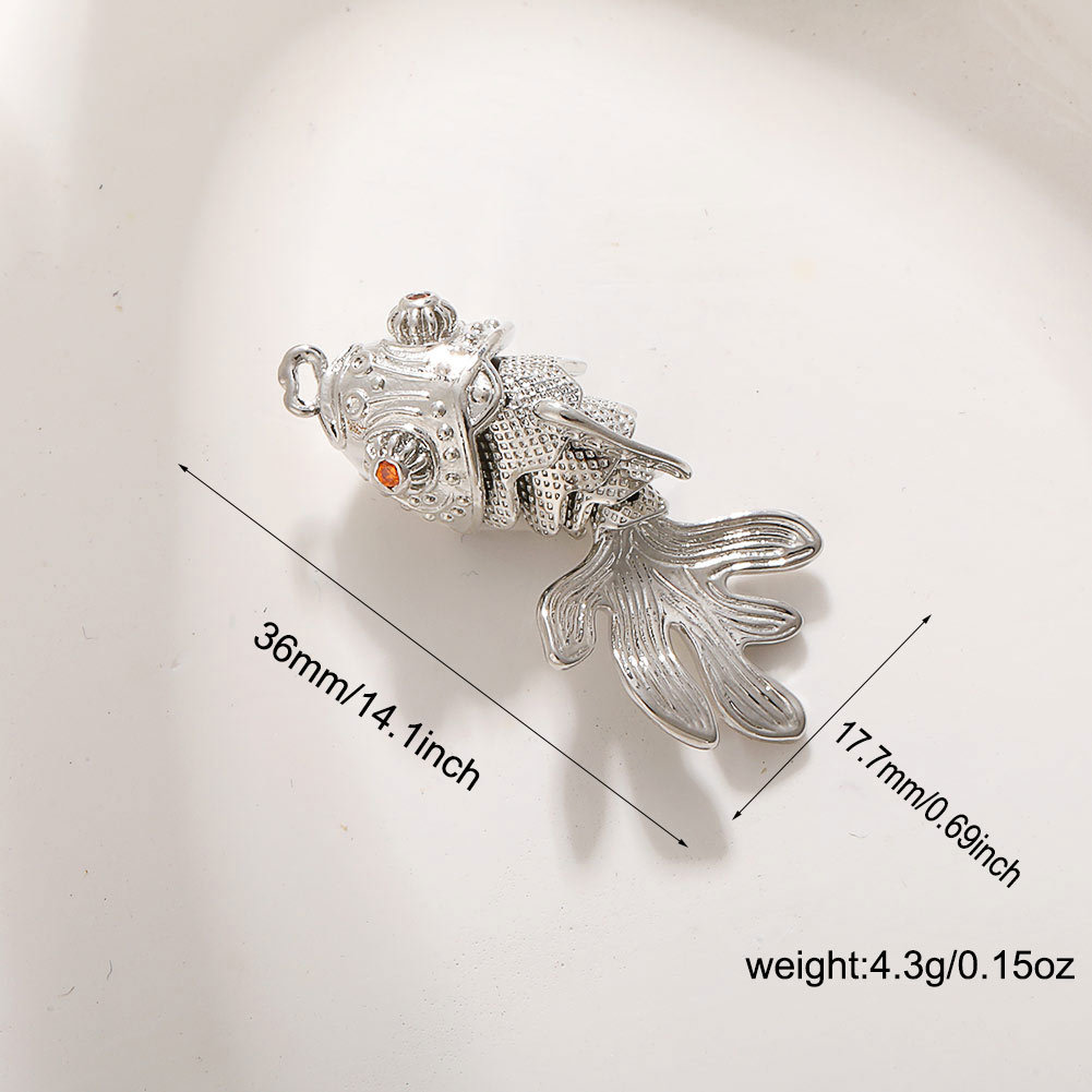 28:Large white k five-section goldfish