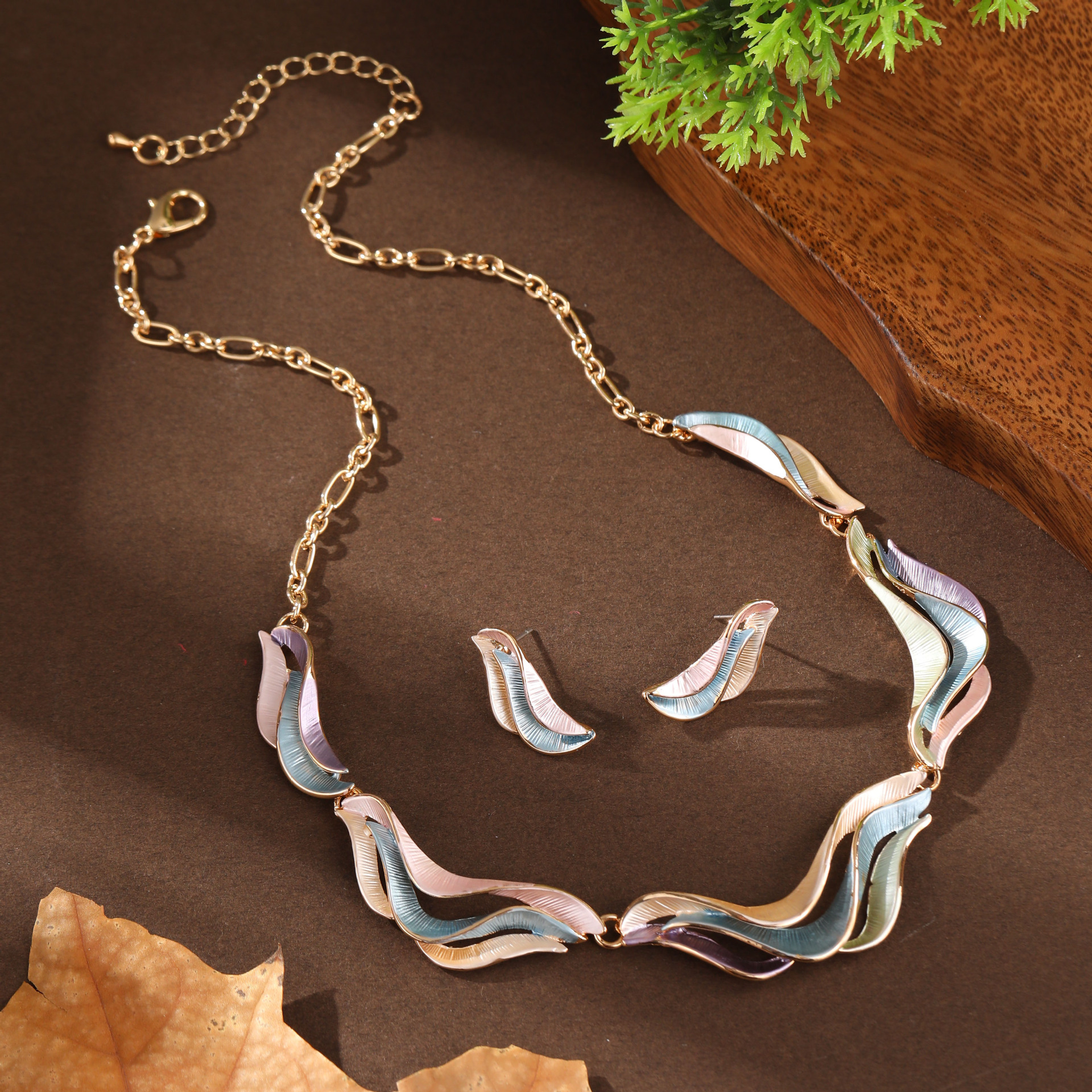 2:Spring color line petal earrings necklace suit-gold