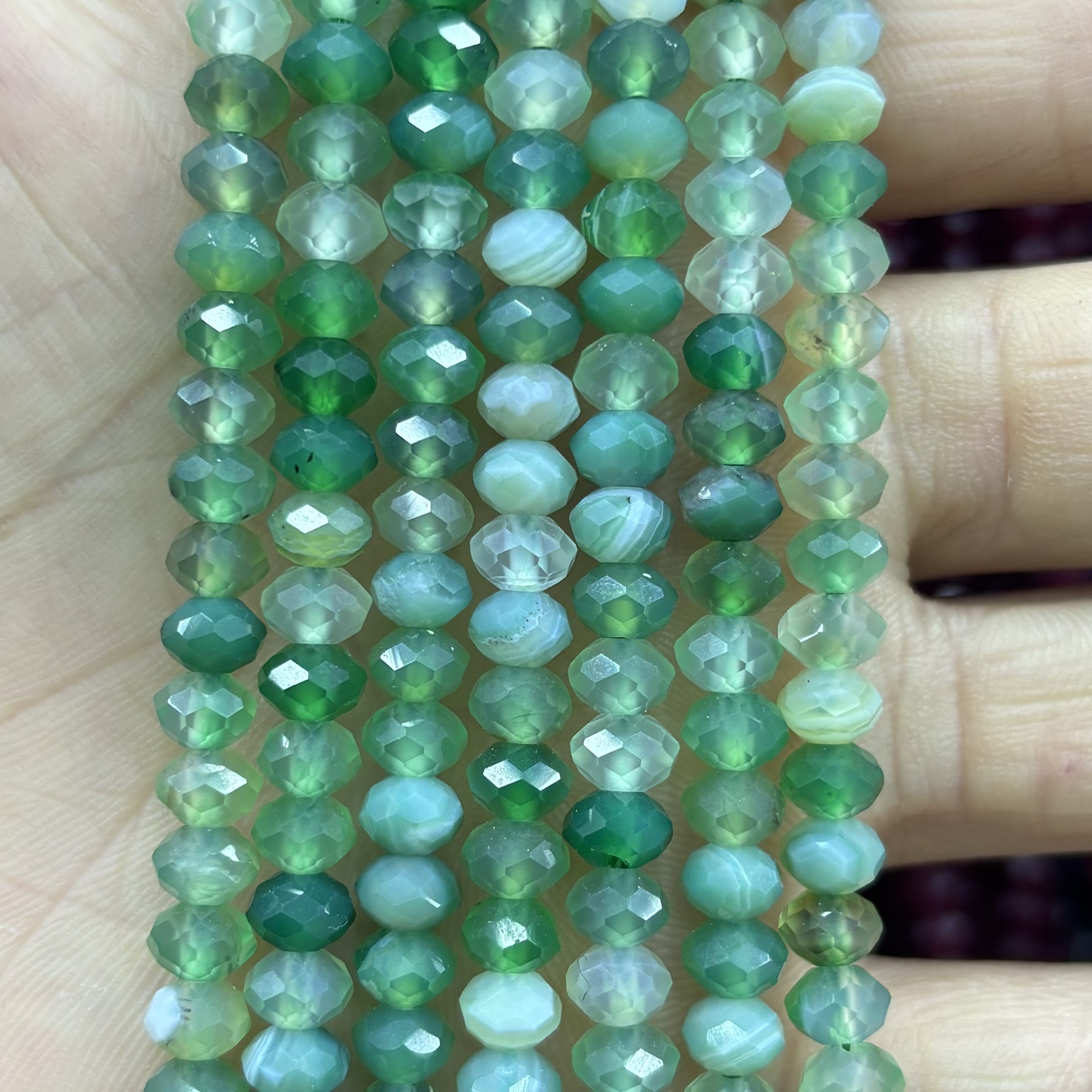 21:Green agate