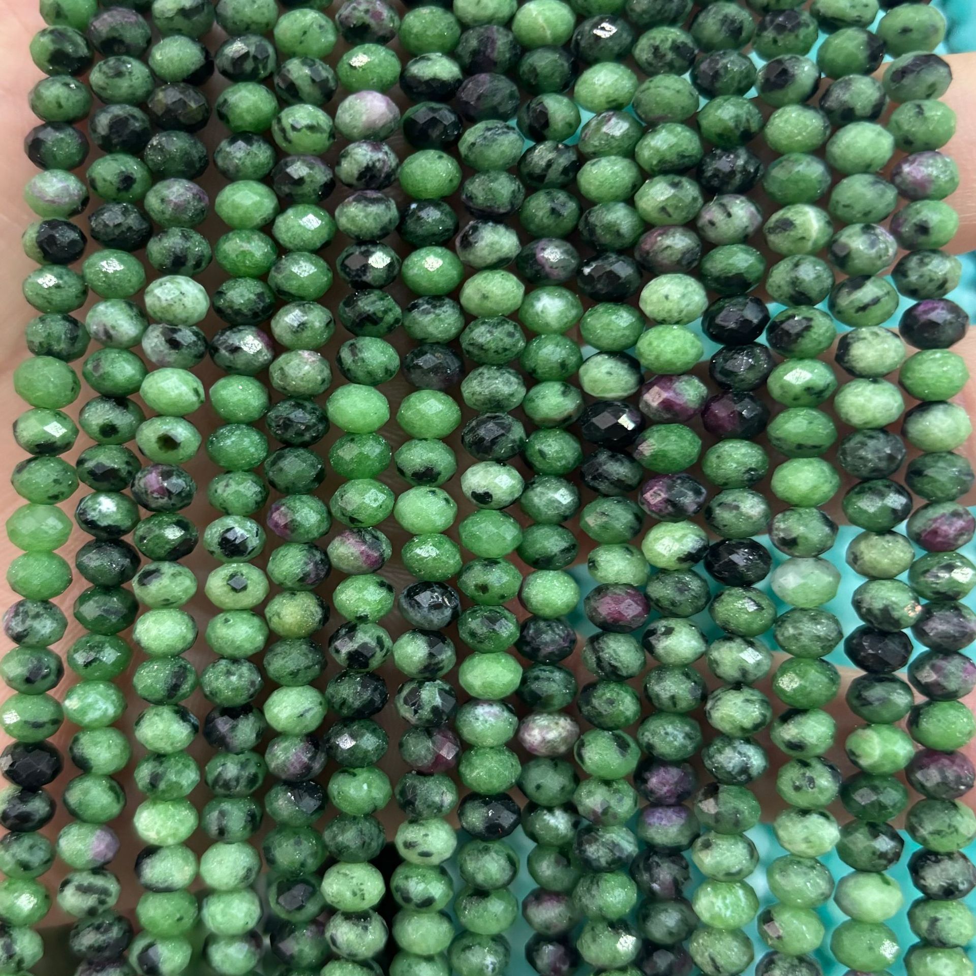 25:Red and green treasure