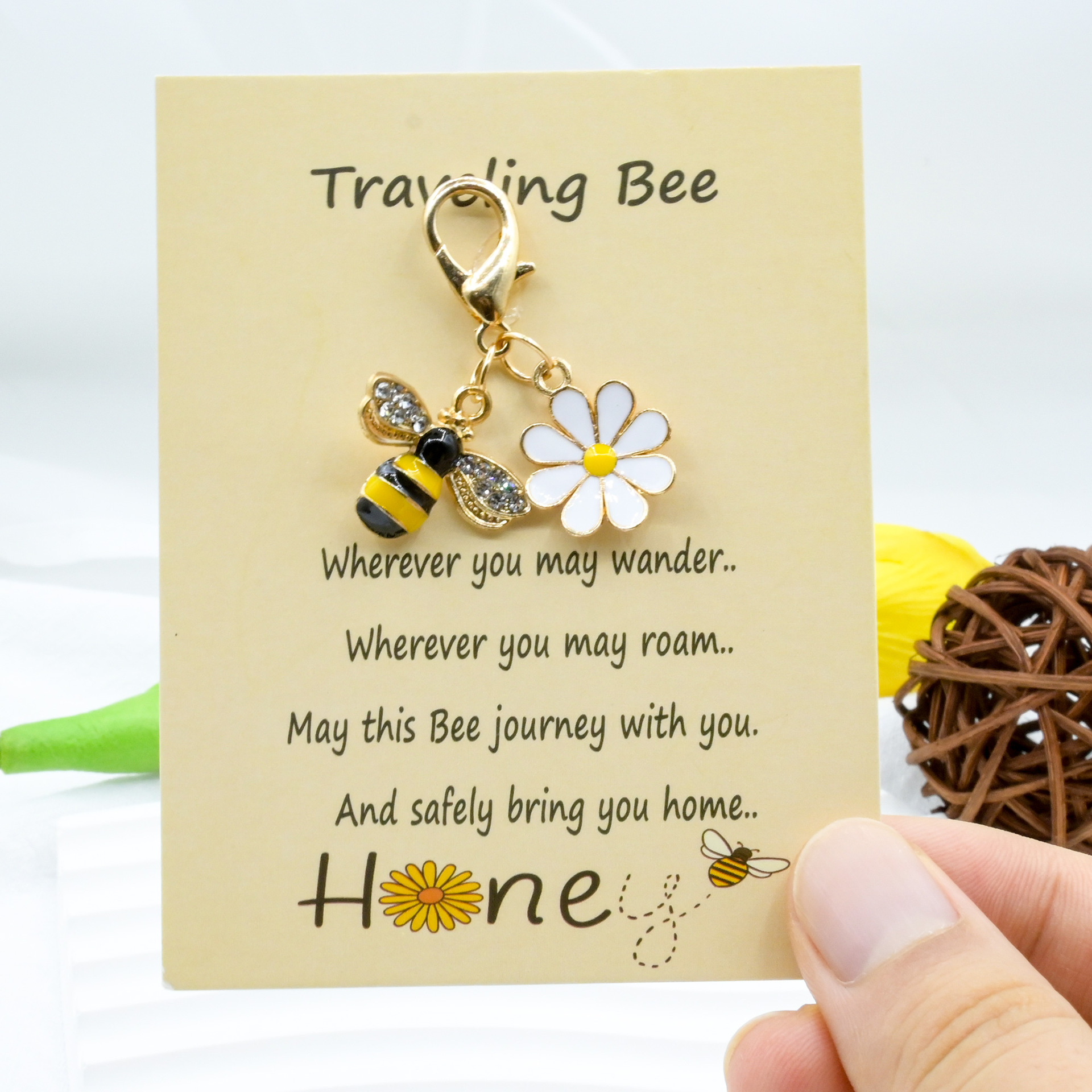 1:Traveling-bee card little bee [white flower]