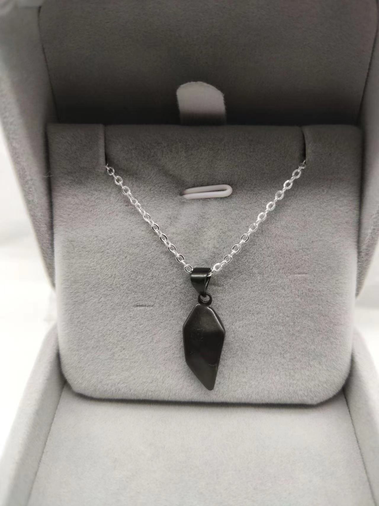 4:Silver chain black pendant (copper cross gun black)