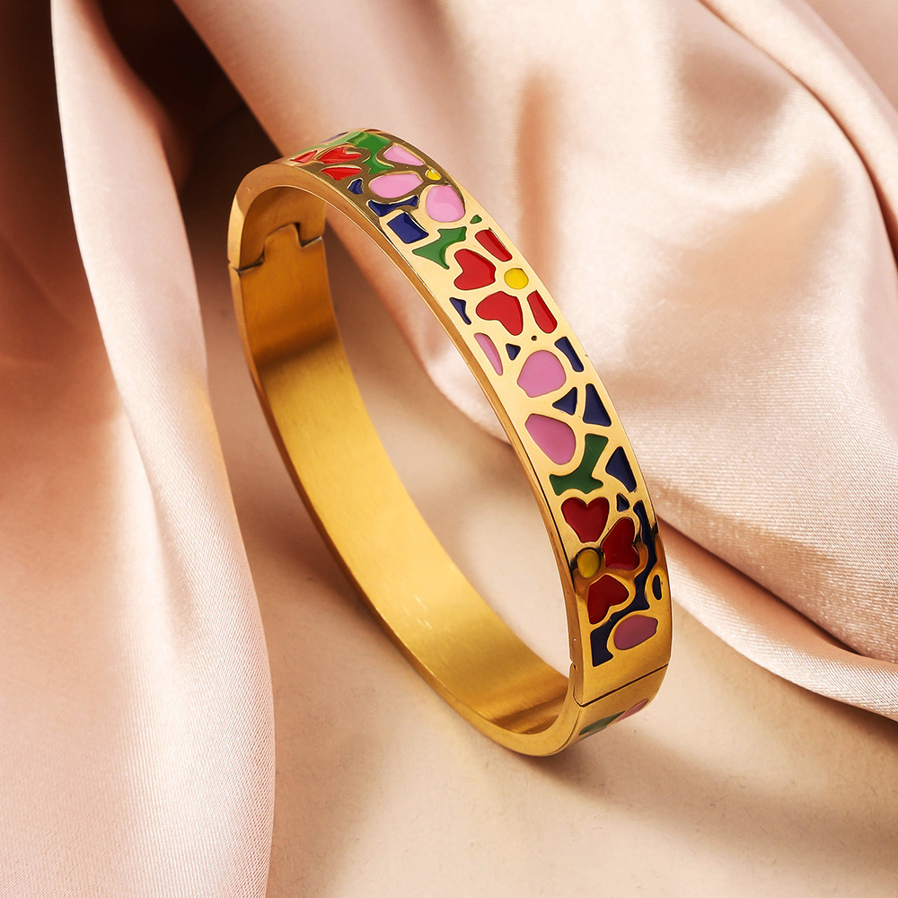 17:Sz726 (red, pink, green and blue petals) 10mm wide