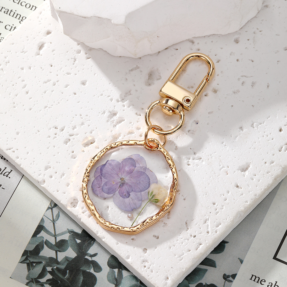 3:Irregular purple flowers