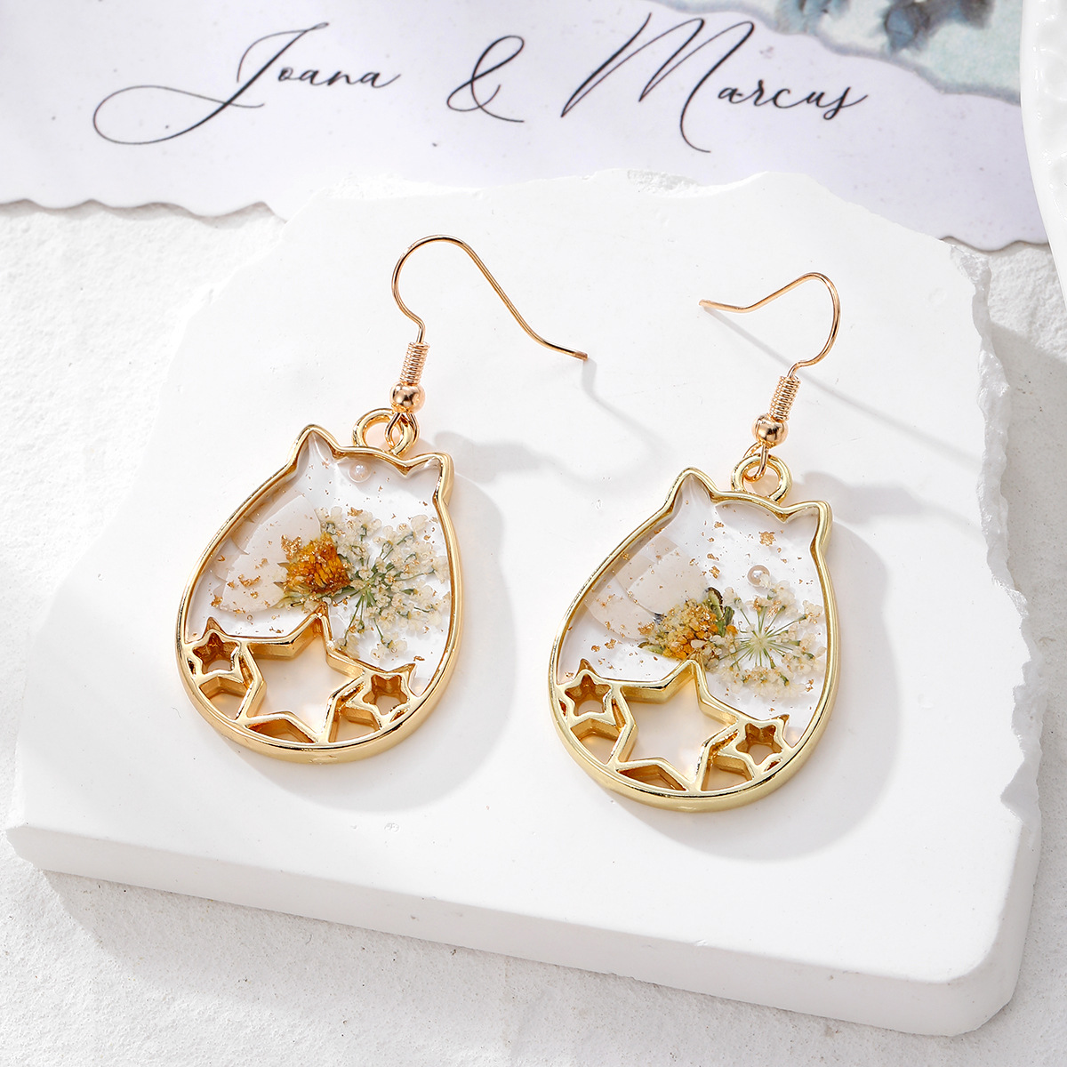 1:White flower star kitten (gold hook)