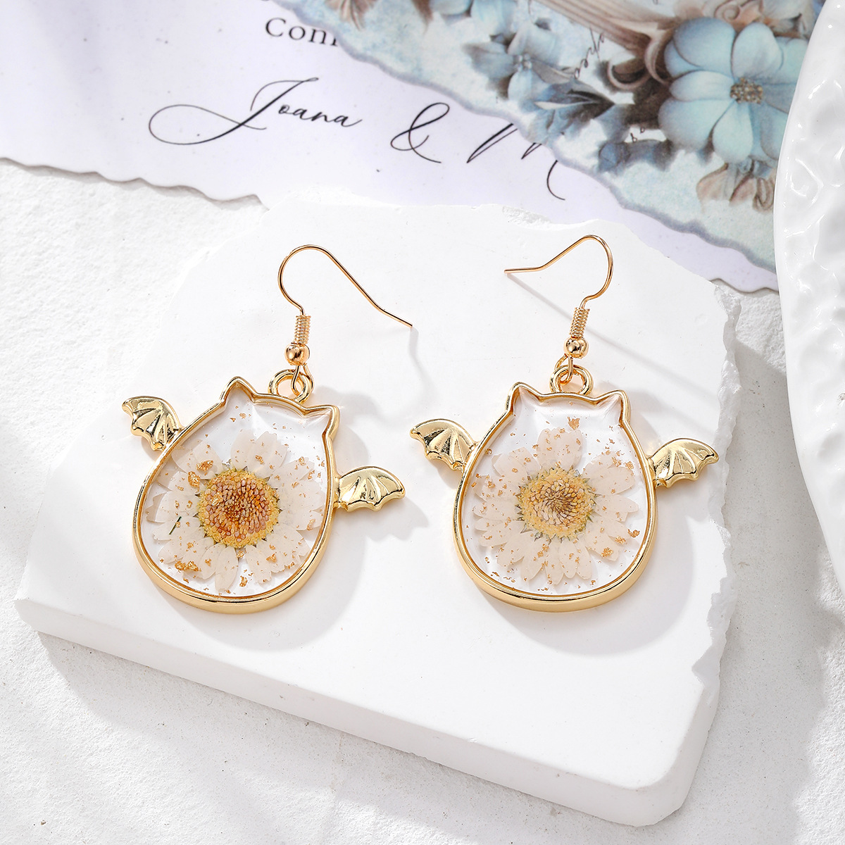 3:White flower wings kitten (gold hook)